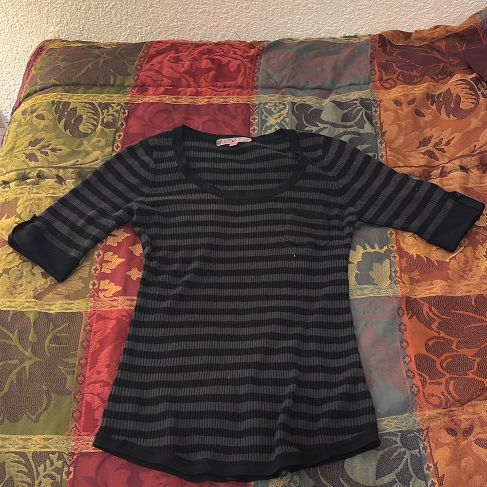 Derek Heart Black and Gray Fitted 1/4 Sleeve T-Shirt